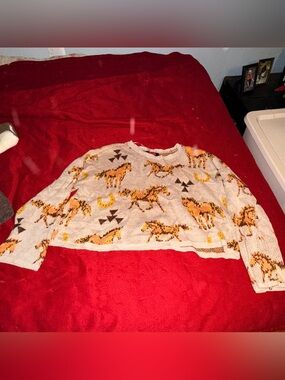 Cropped Cream Long-Sleeve Sweater with Yellow Horse Print